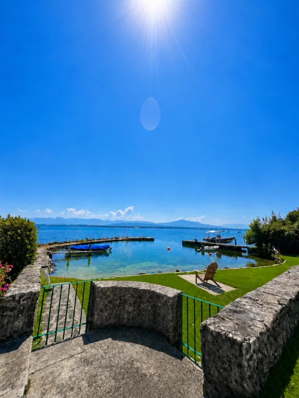 Außergewöhnliches Wassergrundstück in Nyon – Foto 12 von 30