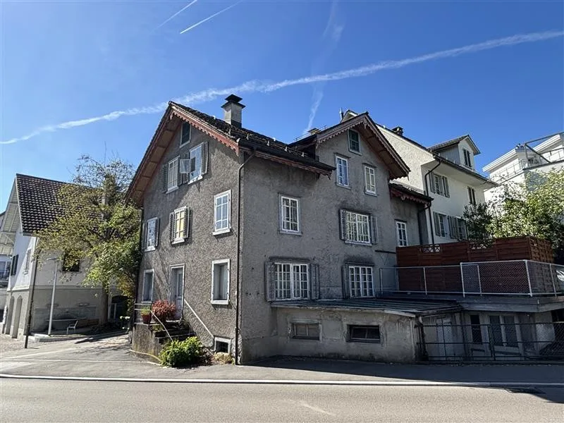 Grosszügiges Wohnhaus in Seenähe