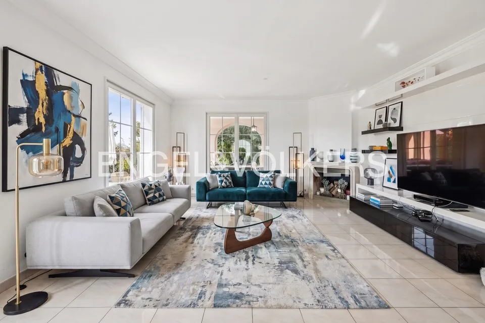 Elegante casa familiare a Cologny