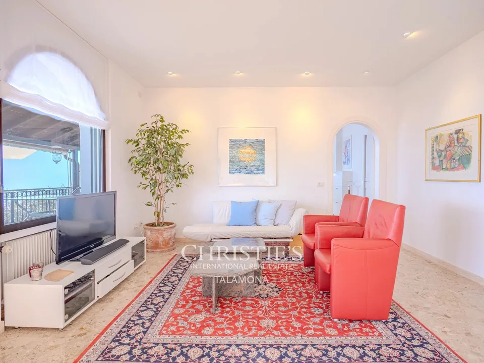 Villa mit Panoramablick, Terrasse und Pool in Luino – Foto 11 von 13