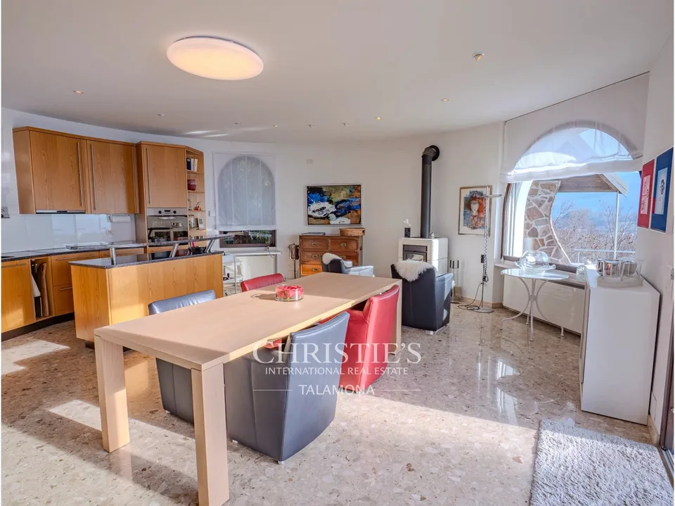 Villa mit Panoramablick, Terrasse und Pool in Luino – Foto 7 von 13
