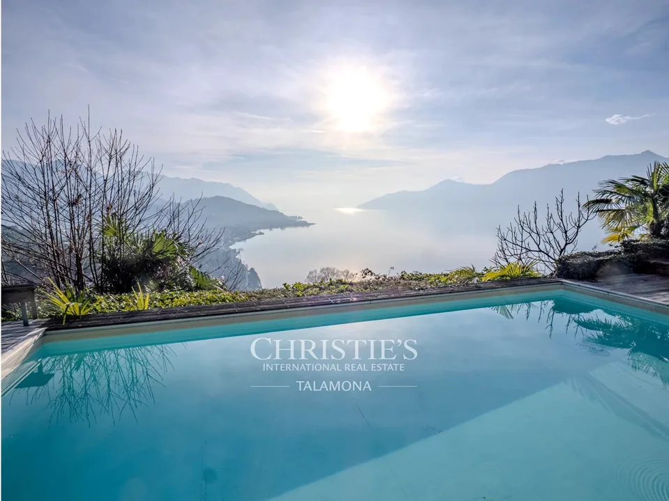 Villa mit Panoramablick, Terrasse und Pool in Luino