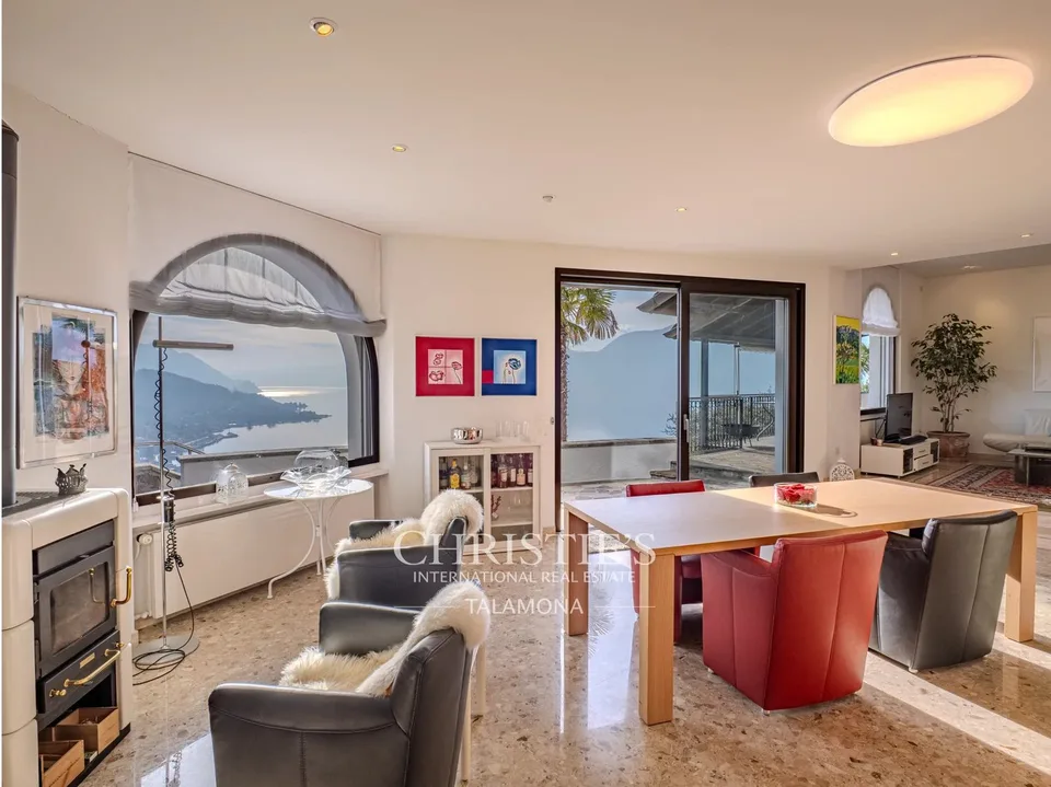 Villa mit Panoramablick, Terrasse und Pool in Luino – Foto 9 von 13