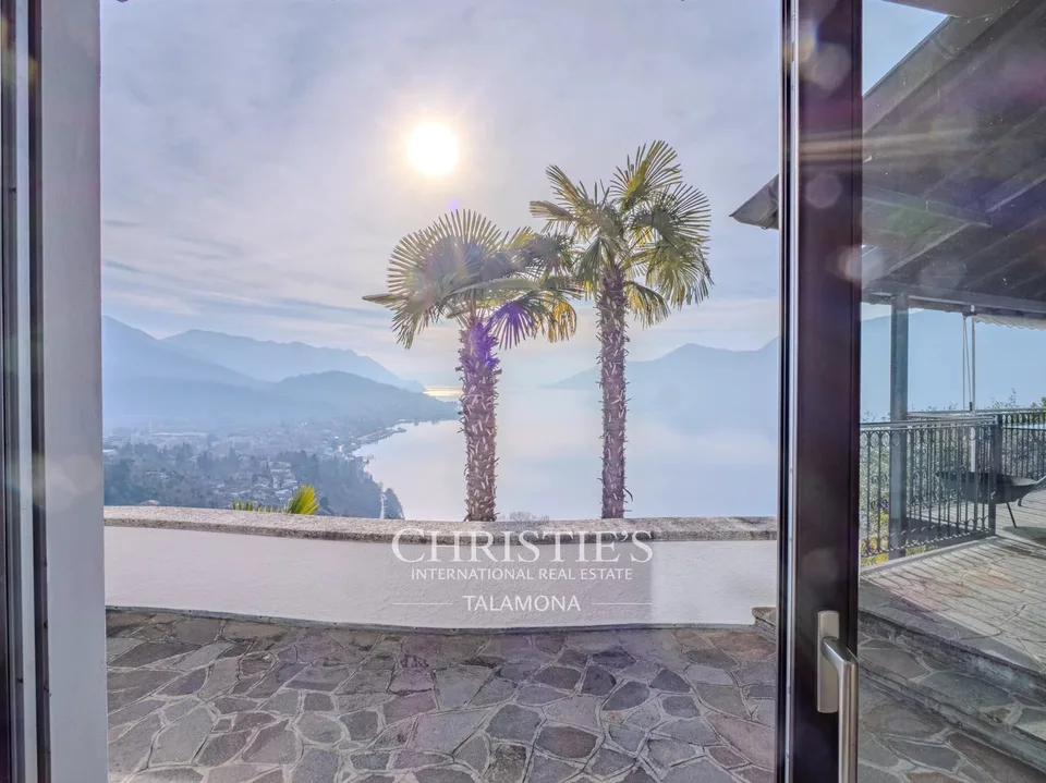 Villa mit Panoramablick, Terrasse und Pool in Luino – Foto 8 von 13