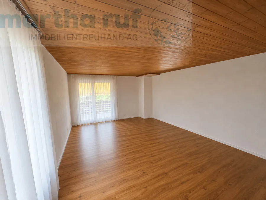 Appartement calme et moderne de 2,5 pièces au dernier étage avec vue sur la Jungfrau