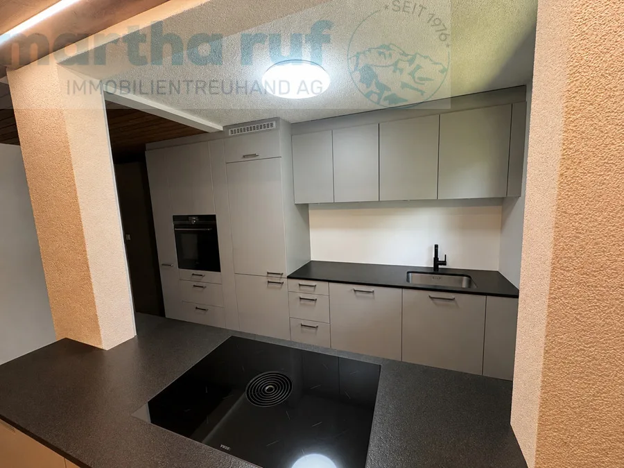 Appartement calme et moderne de 2,5 pièces au dernier étage avec vue sur la Jungfrau