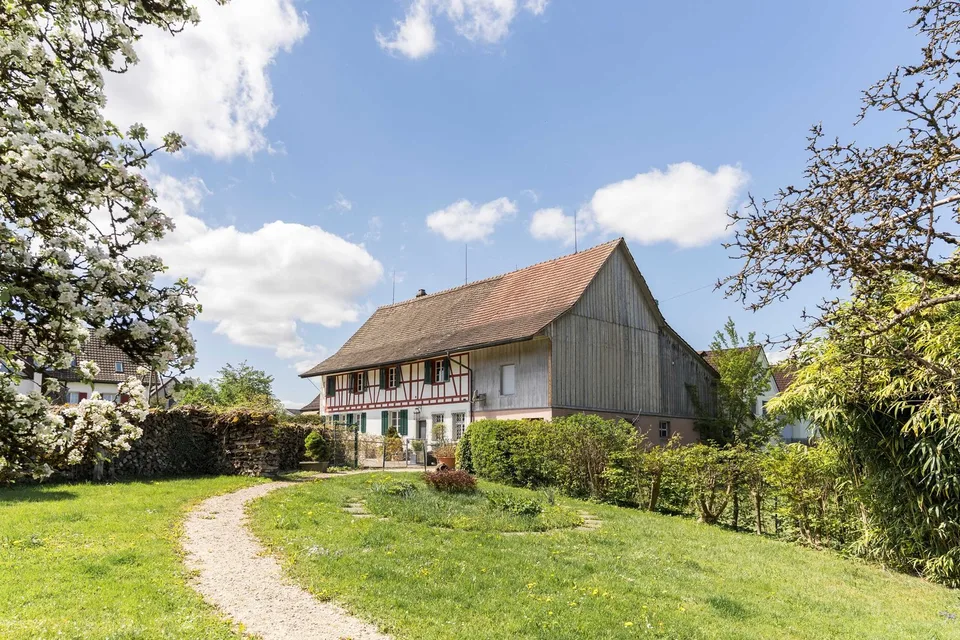 GESCHICHTE SCHREIBEN - MEHRGENERATIONENHAUS MIT POTENZIAL IN OBERGLATT