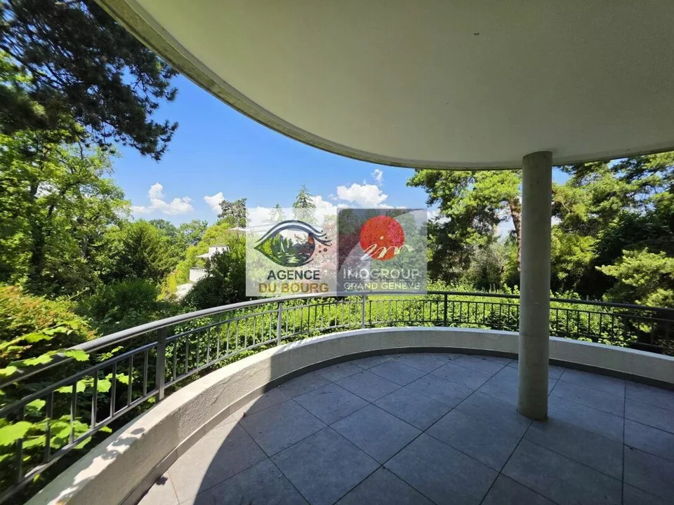 Ampio duplex con giardino privato in stile di casa - Anières