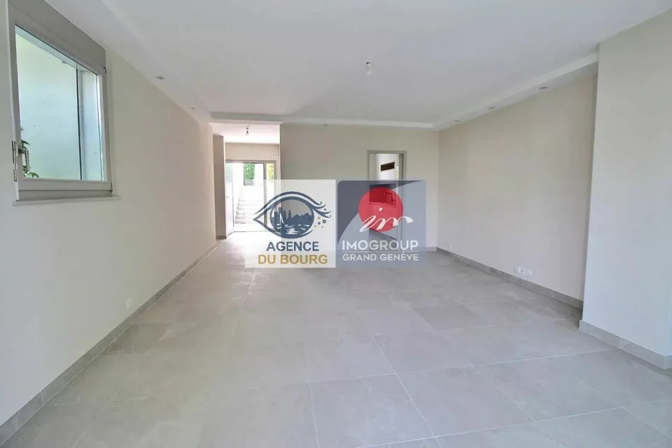 Ampio duplex con giardino privato in stile di casa - Anières
