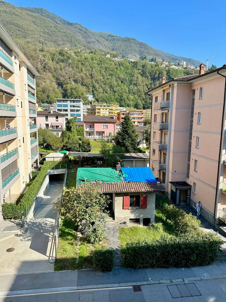 Casetta con terreno edificabile / Haus mit Bauland