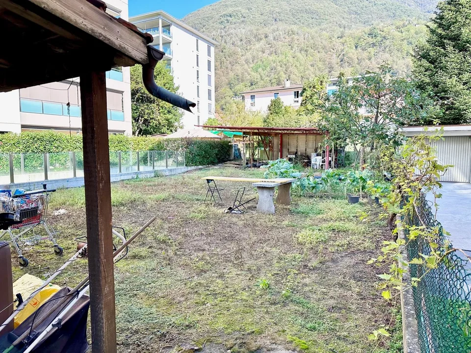 Casetta con terreno edificabile / Haus mit Bauland