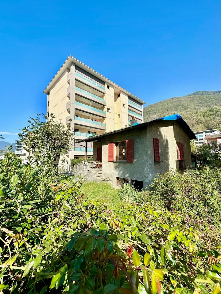 Casetta con terreno edificabile / Haus mit Bauland