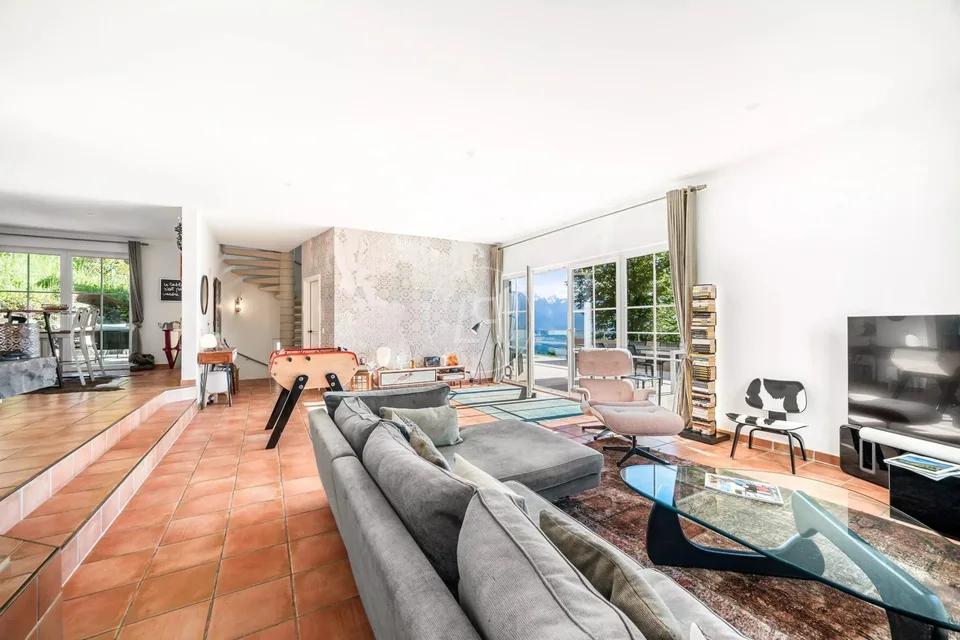 Schönes Familienanwesen mit Seeblick und Pool in Blonay