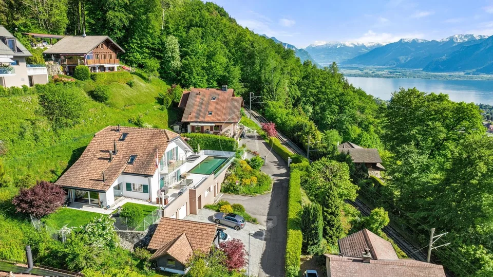 Schönes Familienanwesen mit Seeblick und Pool in Blonay