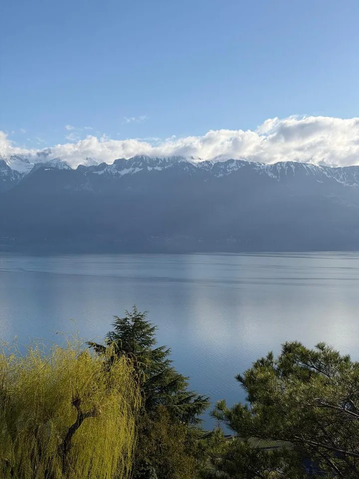 Spacieuse villa bénéficiant d'une vue imprenable sur le lac