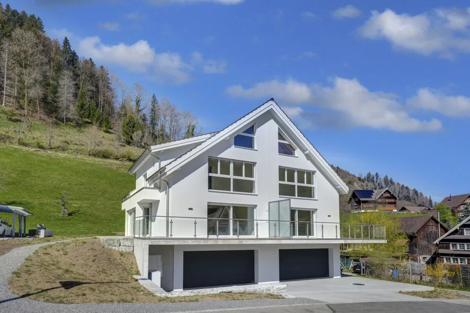 Moderne Doppelhaushälfte im Grünen mit Säntissicht – bezugsbereit