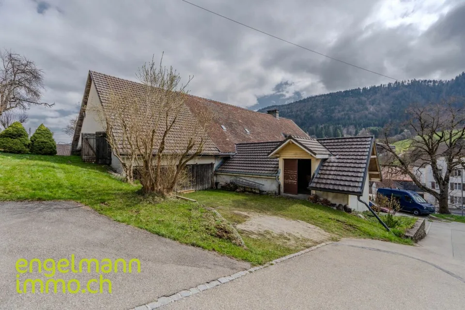 Ancienne ferme de 2 appartements et nombreux espaces annexes / Ehemaliges Bauernhaus mit 2 Wohnungen und diverse Nebenräume
