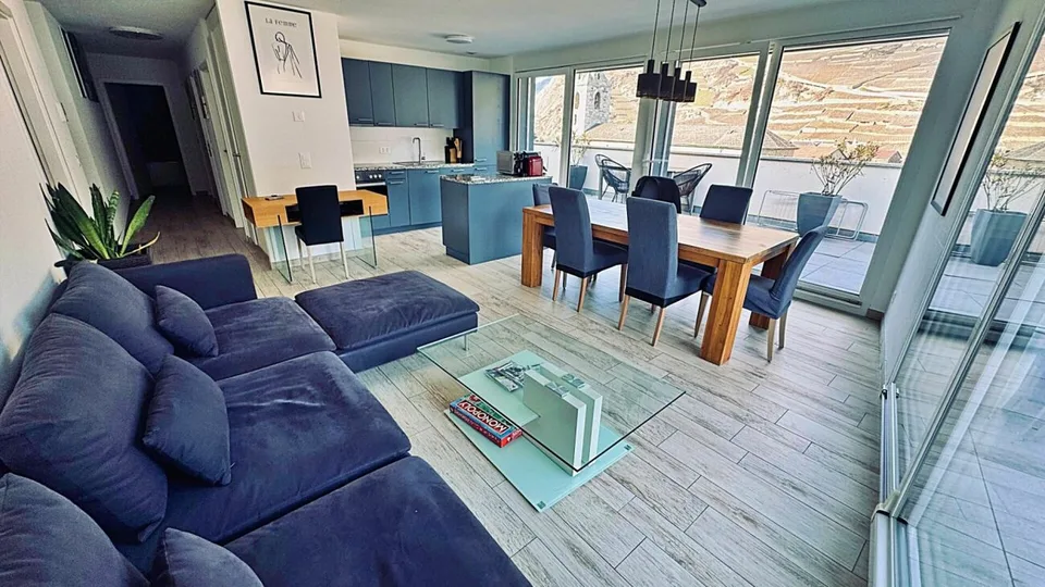 Außergewöhnliche Investitionsmöglichkeit; 4,5-Zimmer-Dachgeschoss mit Panoramaterrasse im Dorfzentrum