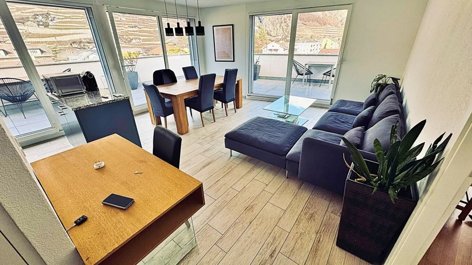 Außergewöhnliche Investitionsmöglichkeit; 4,5-Zimmer-Dachgeschoss mit Panoramaterrasse im Dorfzentrum