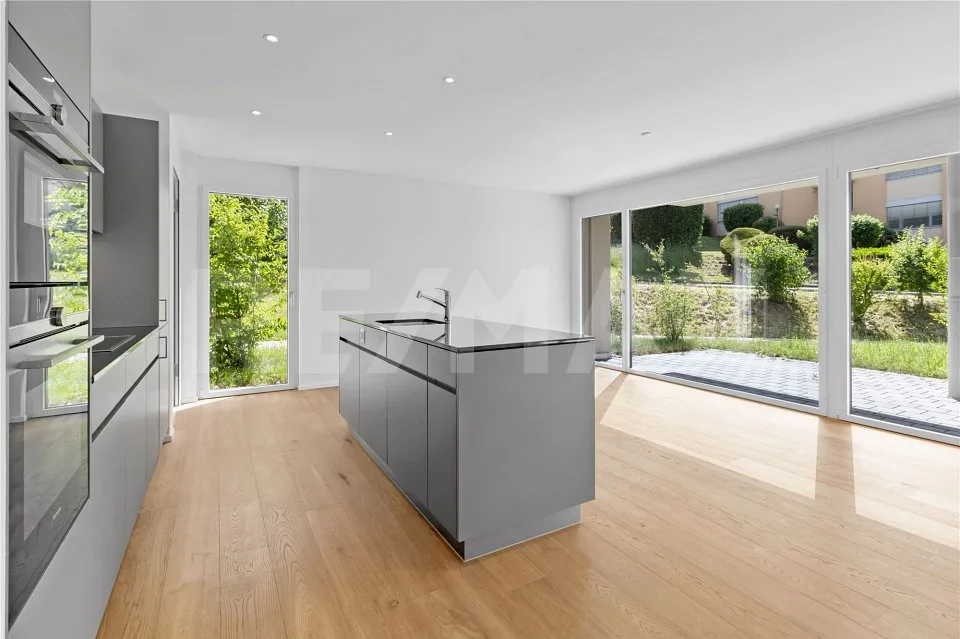 2 ½-Zimmer-Gartenwohnung, hell, modern und mit grossem Sitzplatz