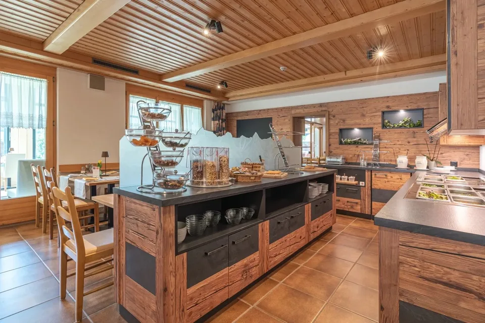 Resort alberghiero stiloso con charme alpino – Investimento unico per albergatori e visionari