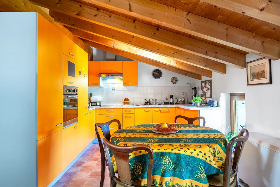 Grande casa dalle molteplici potenzialità