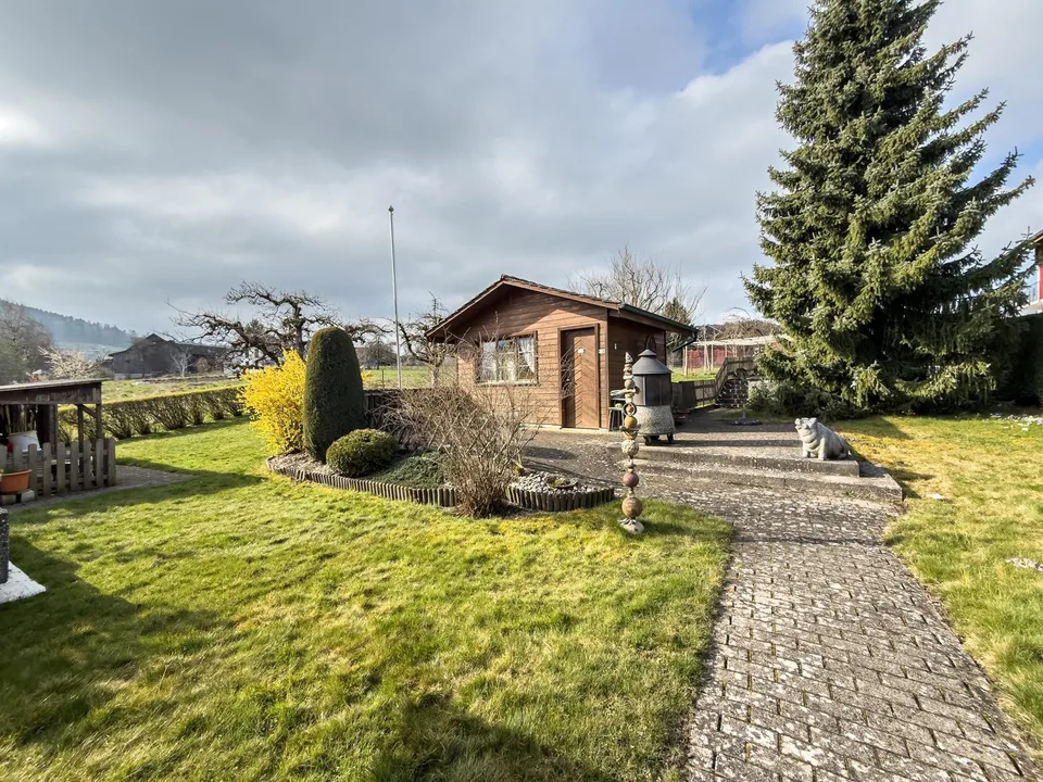 Maison d'habitation et commerciale bien entretenue à Melchnau à vendre