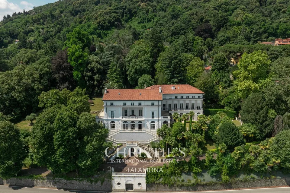 Villa di prestigio con piscina, parco e pontile sul lago a Belgirate – foto 13 di 13
