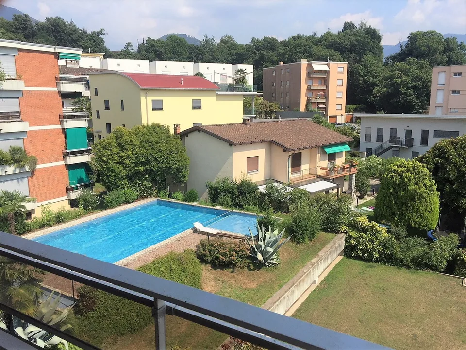 Großes 3.5-Zimmer-Apartment, zwei Badezimmer, 2 Parkplätze!