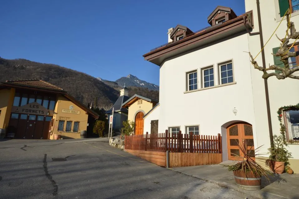 Yvorne : à deux minutes de Aigle : maison villageoise sur 3 niveaux !