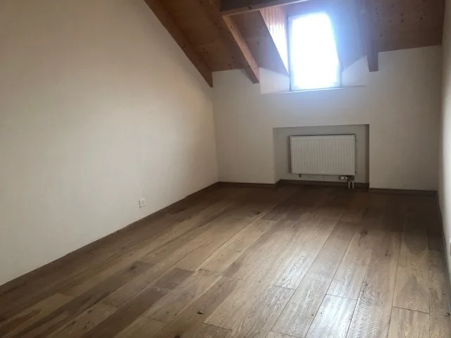 Yvorne: zwei Minuten von Aigle entfernt: Dorfhaus auf 3 Ebenen! – Foto 7 von 11