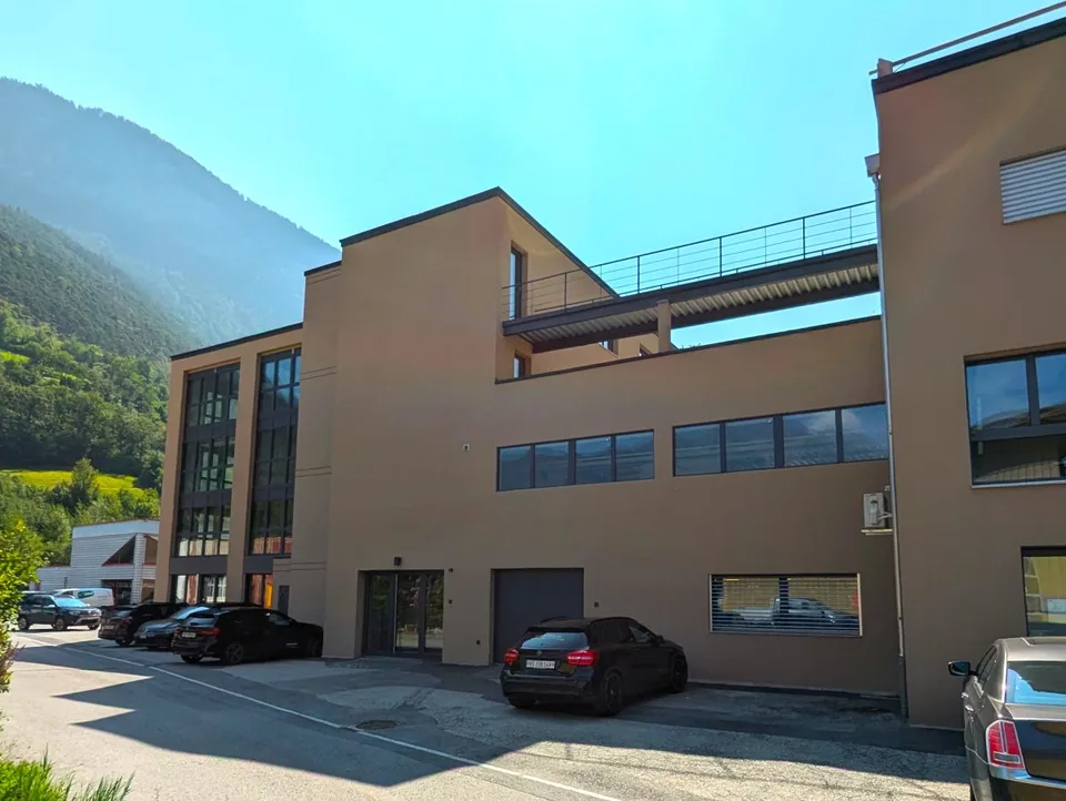 Spazi commerciali e uffici nell'area industriale in crescita