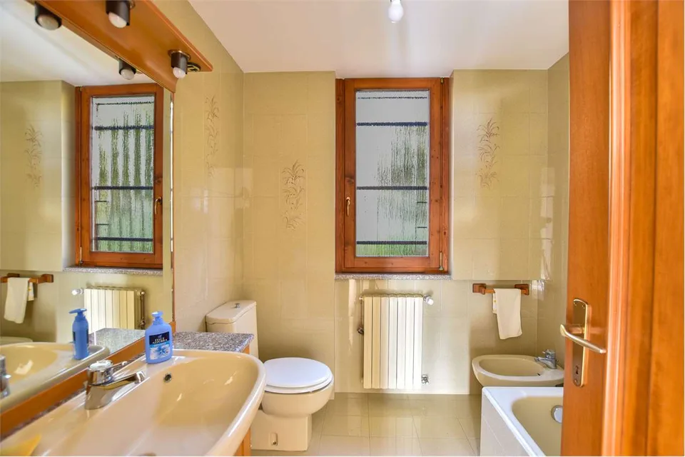 Bellissima villa indipendente in un contesto riservato, con ampio giar – foto 8 di 13