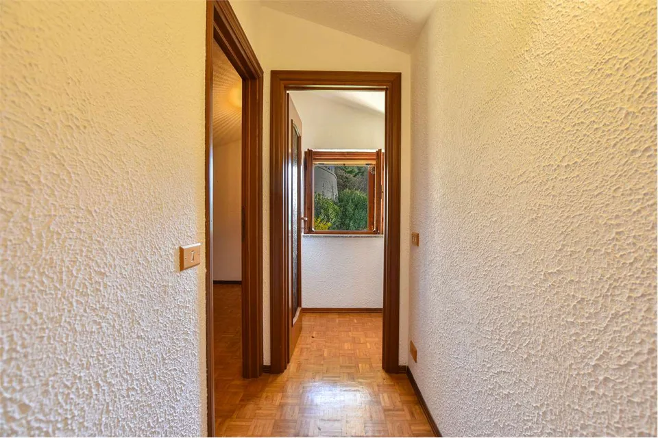 Bellissima villa indipendente in un contesto riservato, con ampio giar – foto 12 di 13