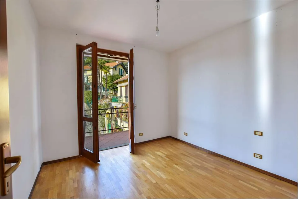 Bellissima villa indipendente in un contesto riservato, con ampio giar – foto 6 di 13