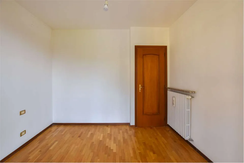 Bellissima villa indipendente in un contesto riservato, con ampio giar – foto 7 di 13