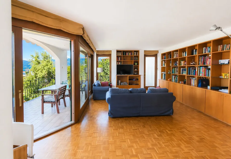 Appartamento 4.5 locali con vista aperta su lago e montagne