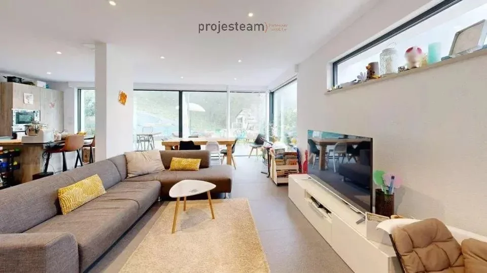 En bordure de zone forestière ? Villa contemporaine dans un cadre privilégié