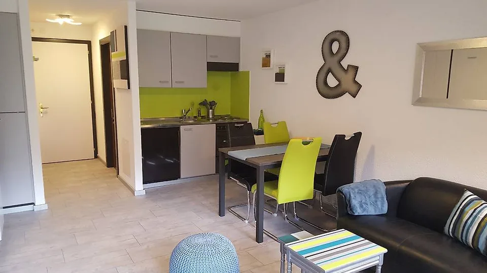 A LOUER - LOGEMENT MEUBLE AU COEUR DES BAINS DE SAILLON