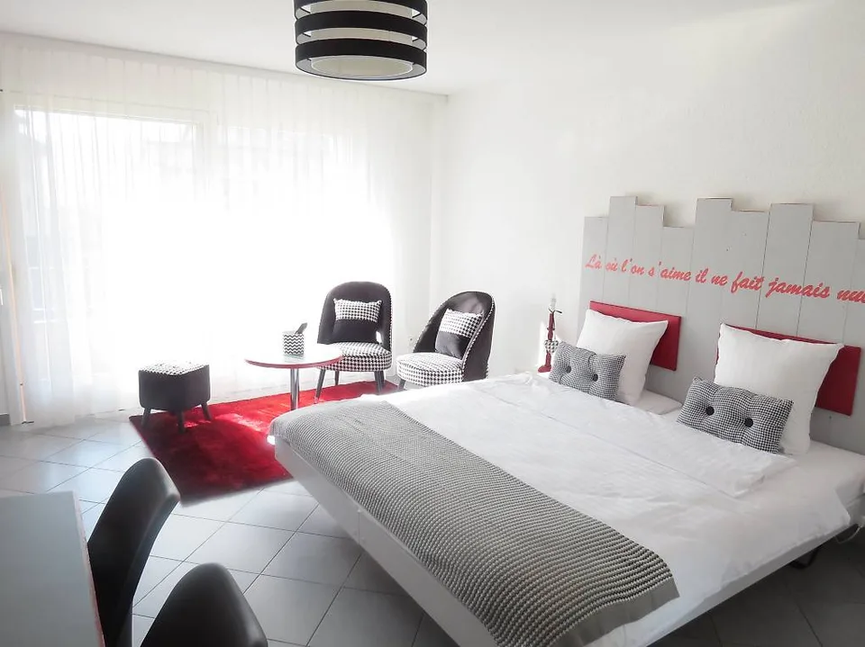 A LOUER - LOGEMENT MEUBLE AU COEUR DES BAINS DE SAILLON