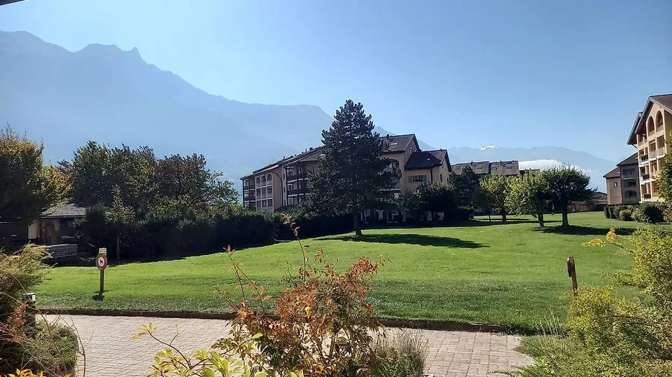 A LOUER - LOGEMENT MEUBLE AU COEUR DES BAINS DE SAILLON