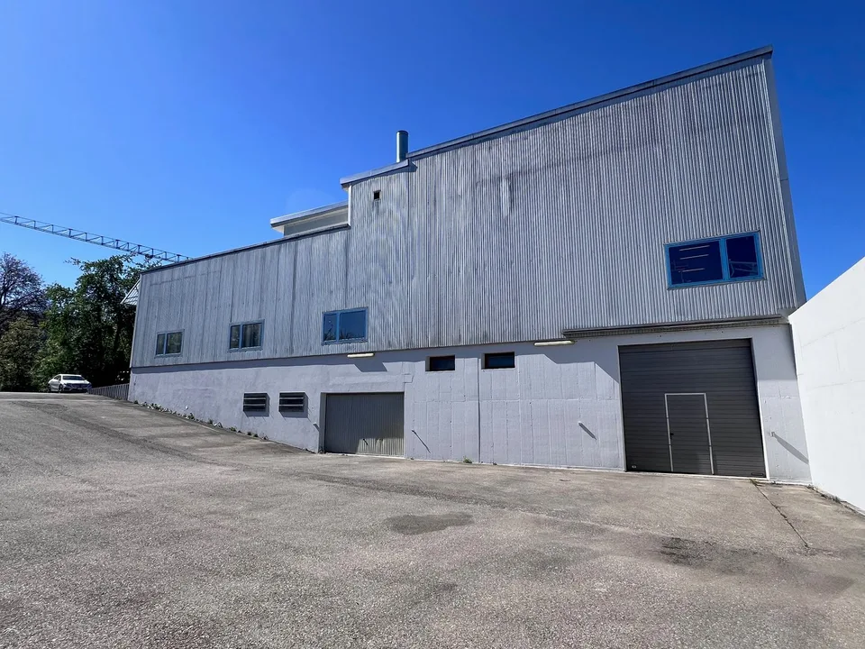 3137 m2 d'espaces commerciaux et de stockage à louer à Wangen bei Olten