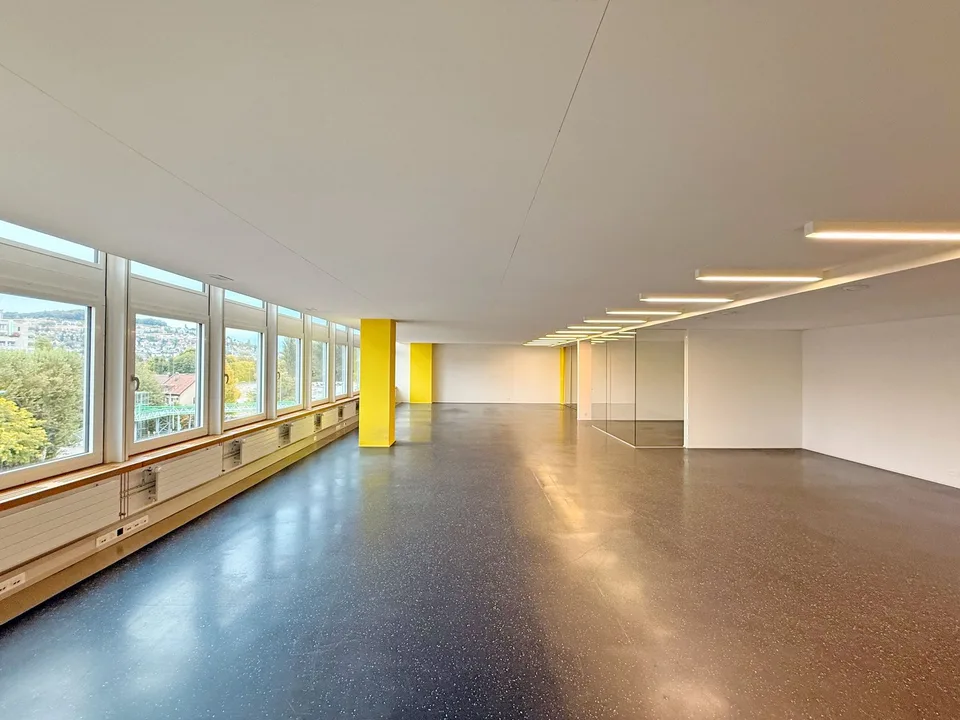 Spazio ufficio luminoso e spazioso in una posizione centrale