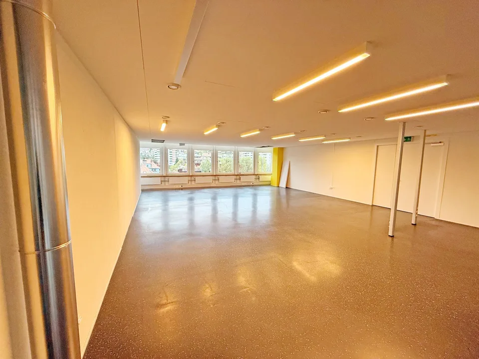 Spazio ufficio luminoso e spazioso in una posizione centrale