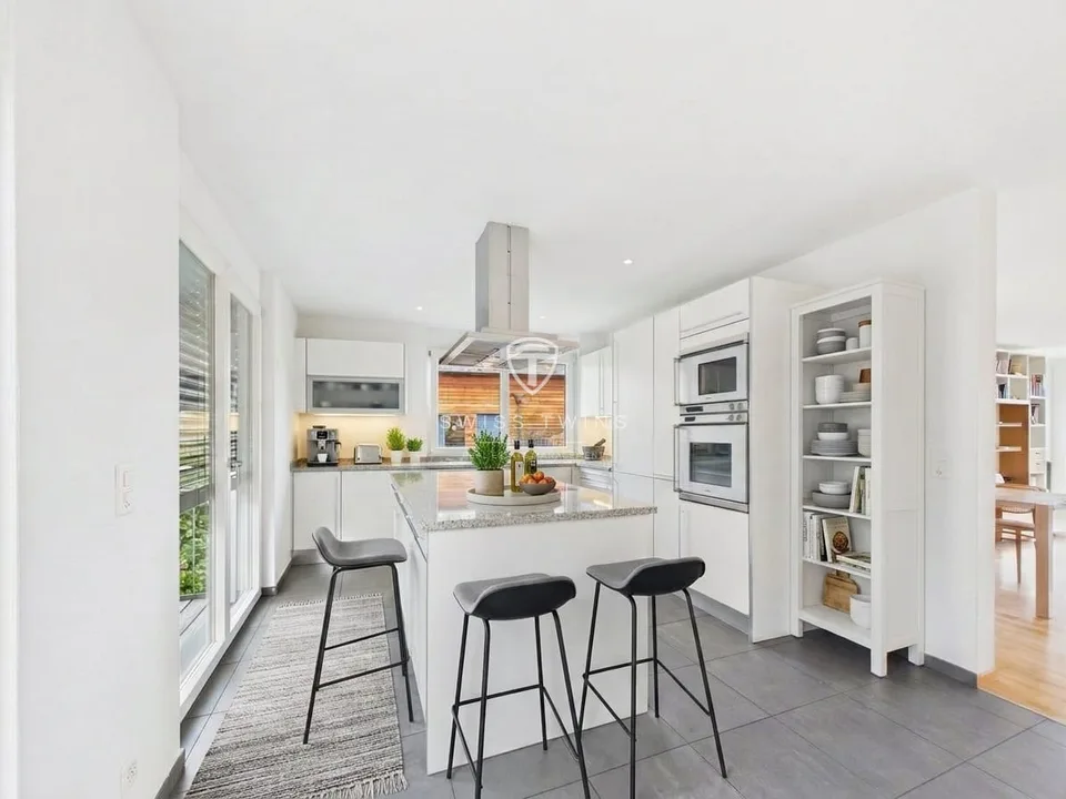 Maison mitoyenne de 5,5 pièces avec vue lointaine et terrasse à Horgen