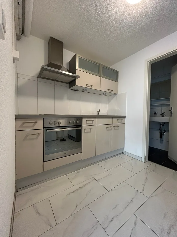 Spazio commerciale polivalente con cucina e bagno privati