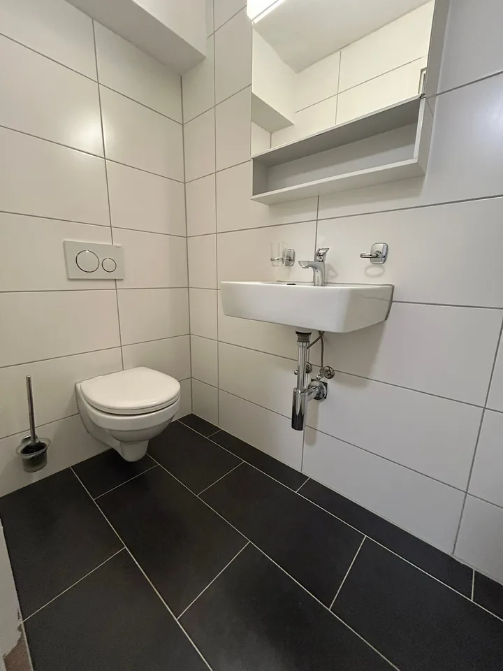 Spazio commerciale polivalente con cucina e bagno privati