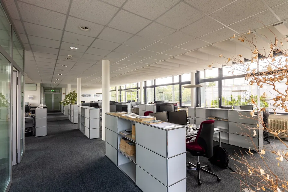 Helle Arbeitsumgebung im Businesspark Bern