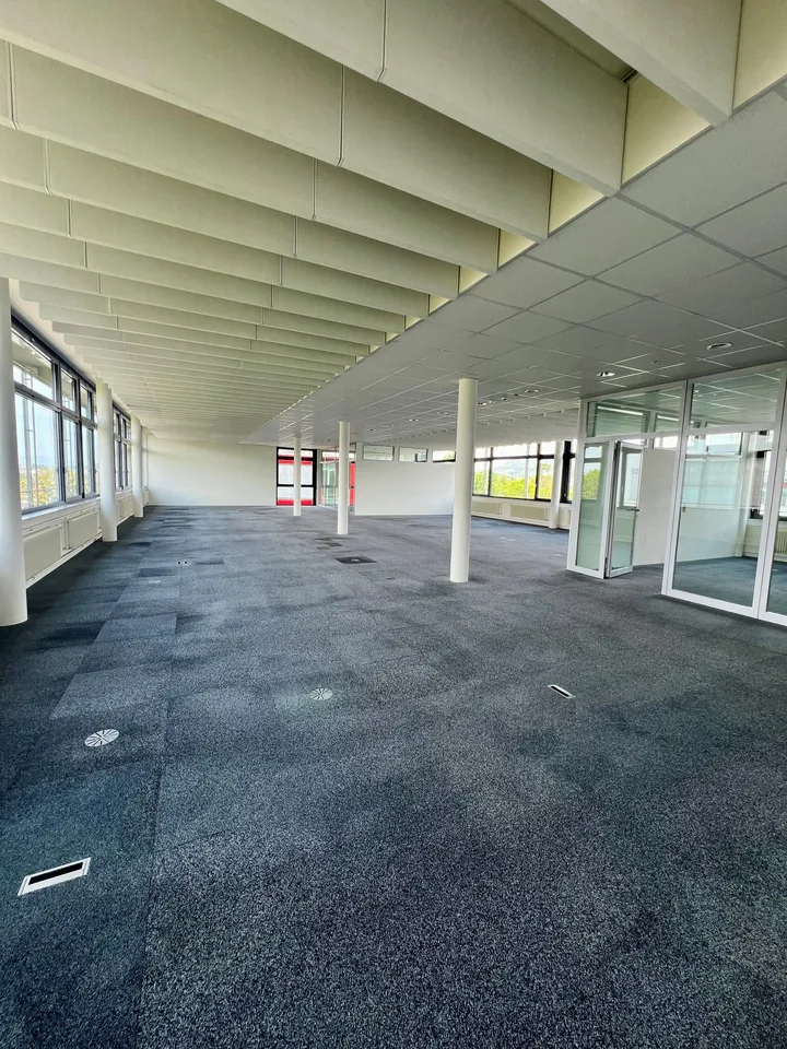Ambiente di lavoro luminoso nel Business Park Bern
