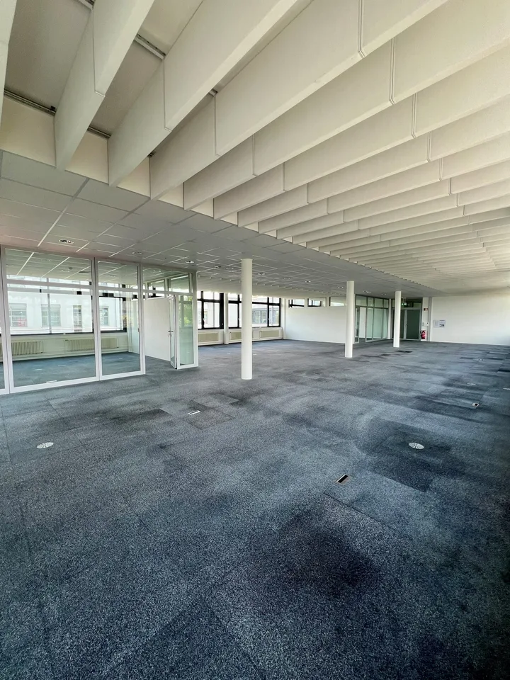 Ambiente di lavoro luminoso nel Business Park Bern